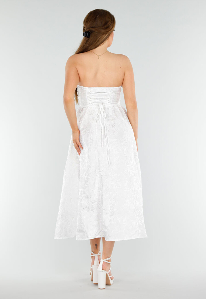 Witte Strapless Midi Jurk met Jacquardlook en Vetersluiting
