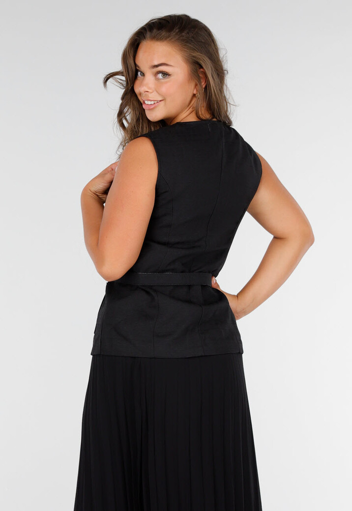 Zwarte 2-Piece Met Mouwloos Gilet en Plissé Maxi Rok