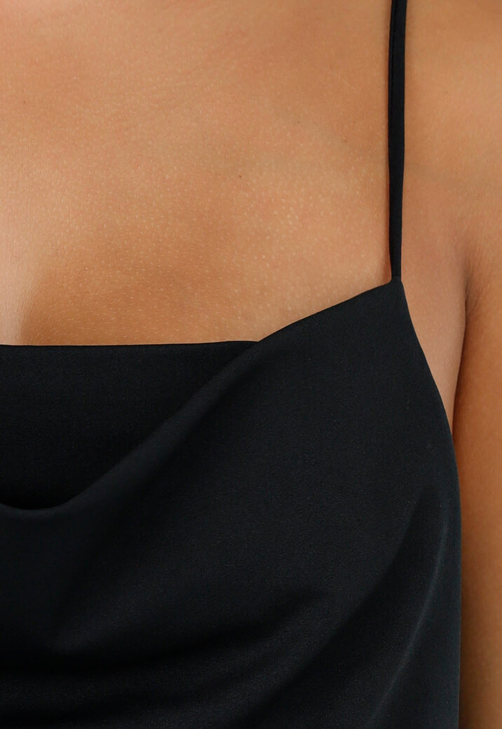 Zwarte Stretch Jurk Met Spaghettibandjes en Watervalhals