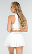 Witte Sportset met Plissé Skort en Crop Top met Gestreepte Band