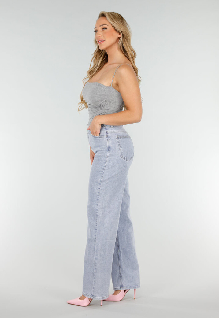 Lichtroze Pumps met Enkelbandje en Spitse Neus met Hoge Hak