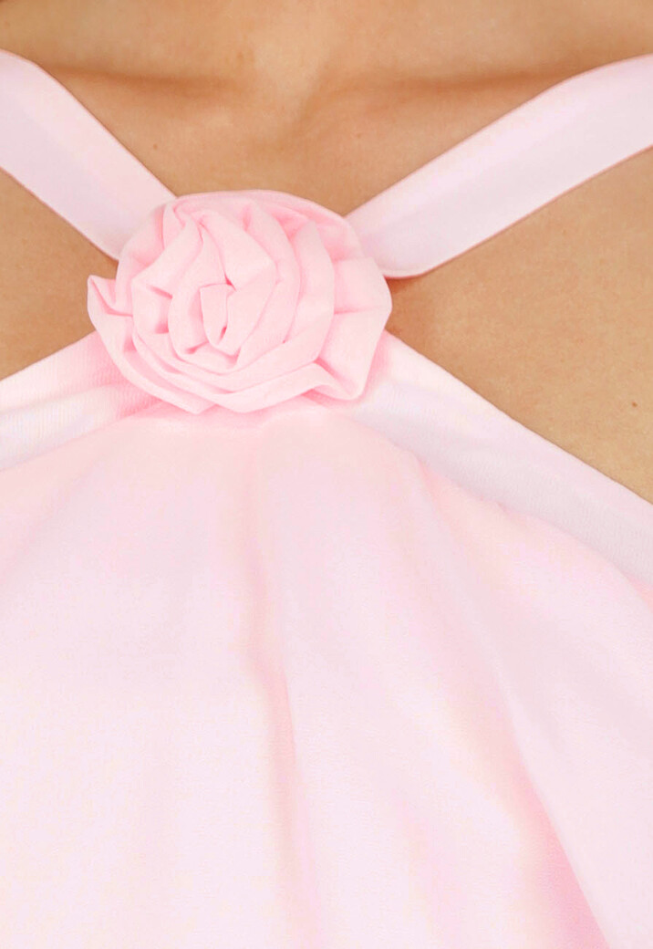 Lichtroze Lange Jurk met Ruches en Bloemdetail op de Halslijn