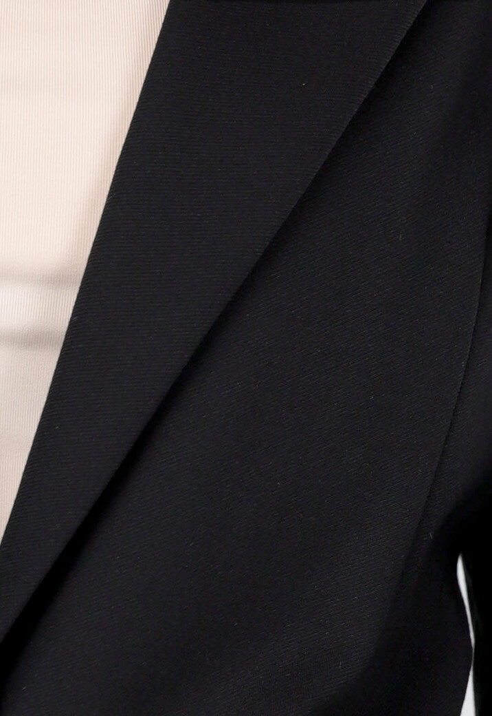 Zwarte Halflange Blazer met Stretch en Schoudervulling