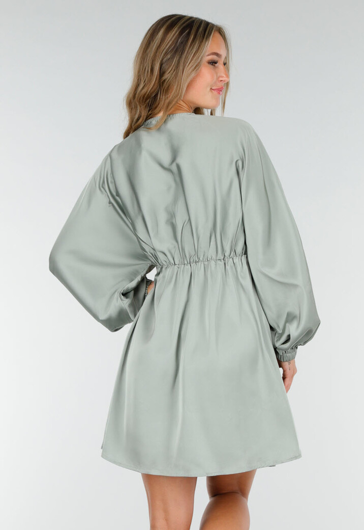 Groene Korte Satijnen Jurk met Pofmouwen