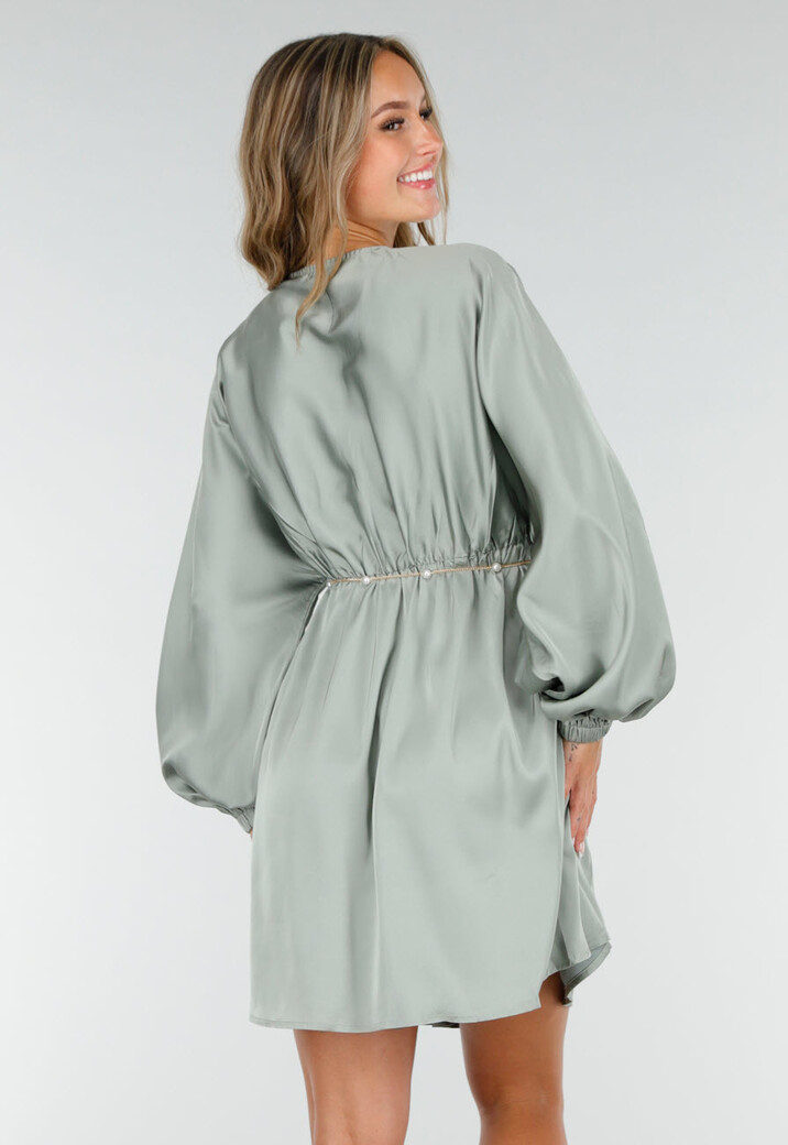 Groene Korte Satijnen Jurk met Pofmouwen