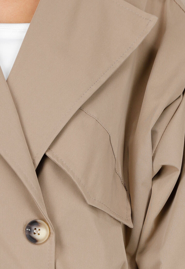 Korte Trench Coat in Camel met Pofmouwen en Knopen
