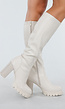 Crèmekleurige Knee-High Laarzen met Gouden Gesp Blokhak en Profielzool