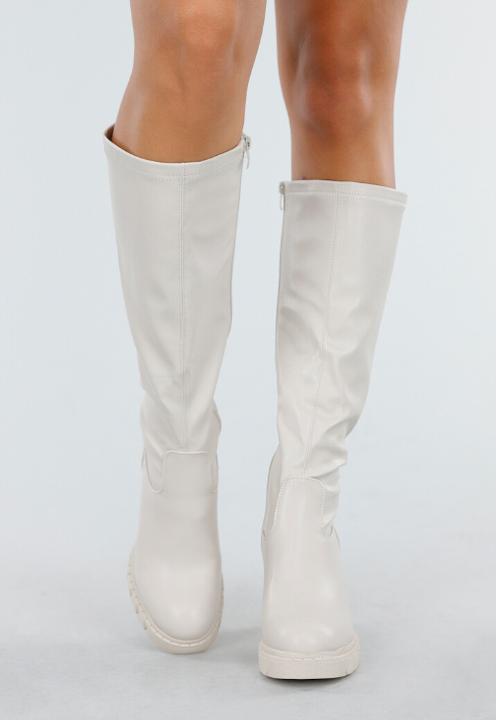 Crèmekleurige Knee-High Laarzen met Gouden Gesp Blokhak en Profielzool