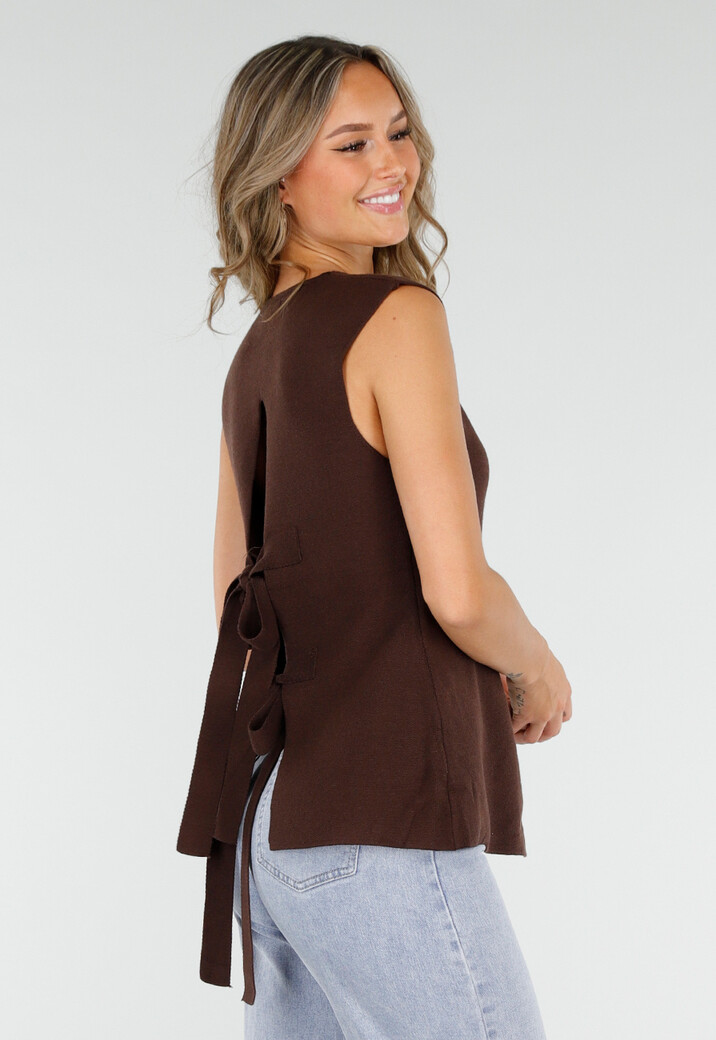 Bruine Mouwloze Top met Goudkleurige Knopen en Strik