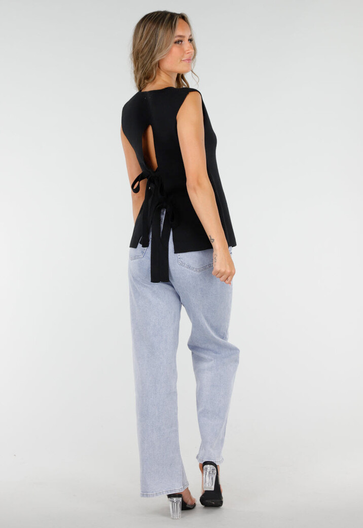 Zwarte Mouwloze Top met Goudkleurige Knopen en Strik