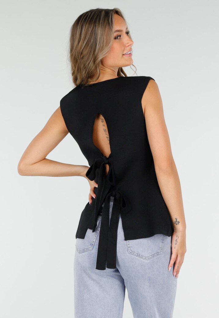 Zwarte Mouwloze Top met Goudkleurige Knopen en Strik