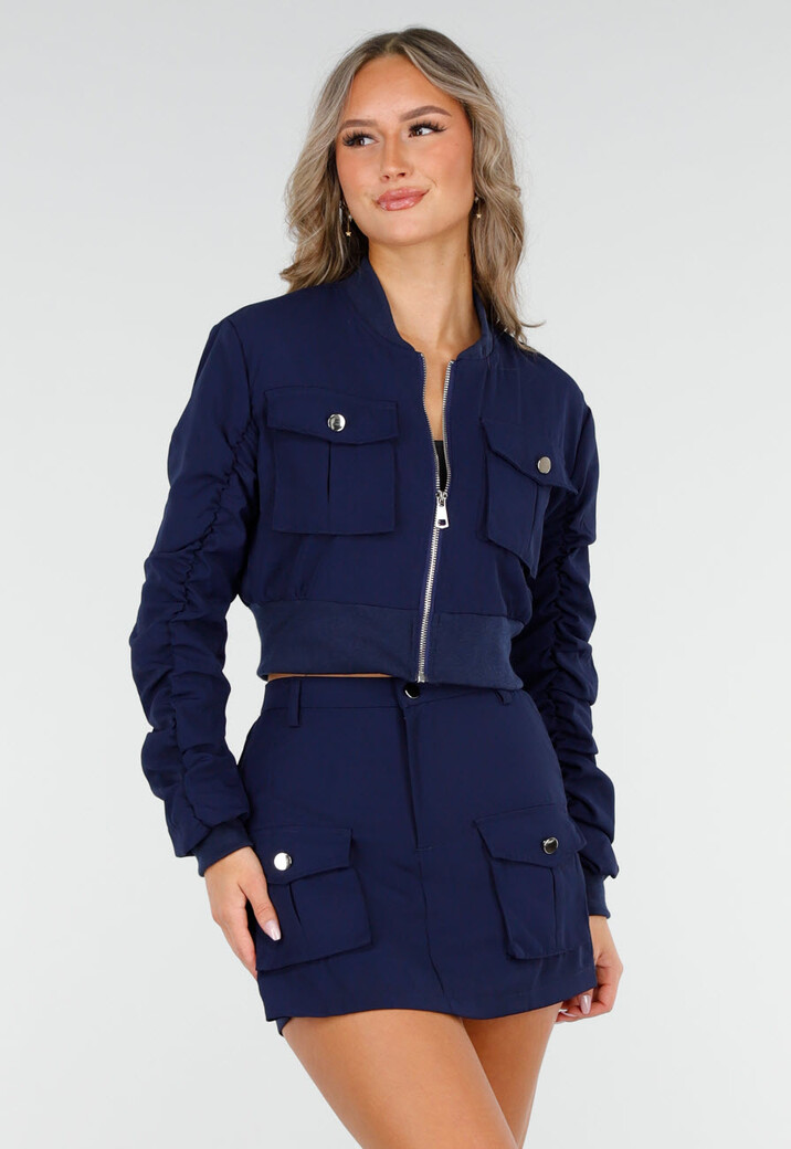 Navy Set met Cropped Bomberjasje en Skort met Zakken