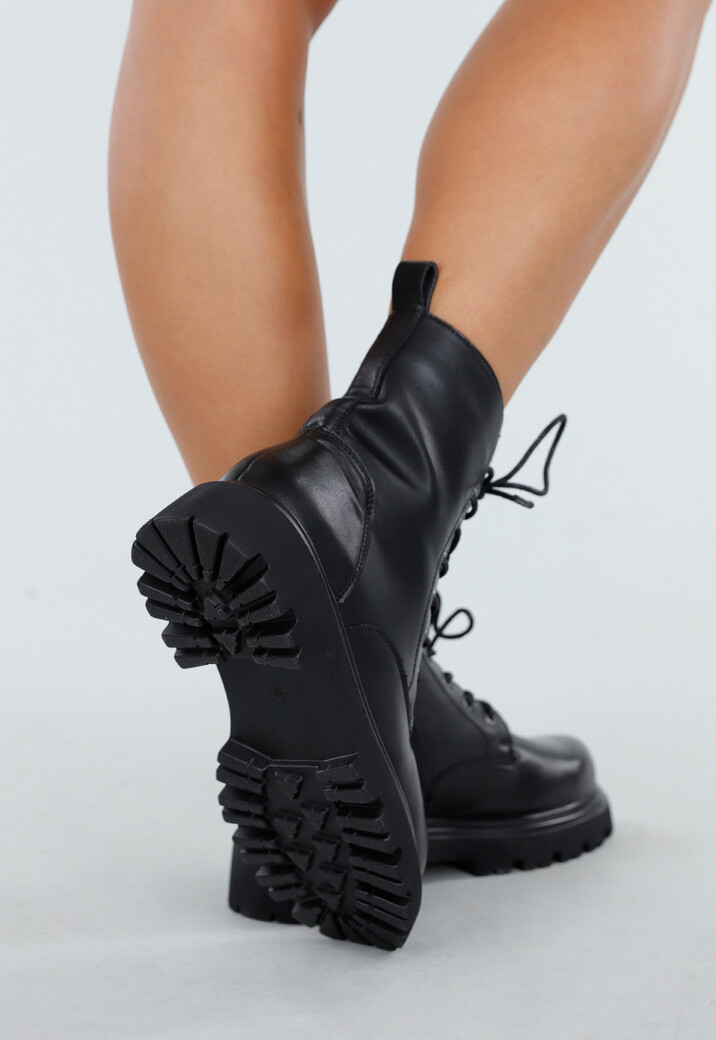 Zwarte Veterboots met Grove Zool en Gladde Afwerking