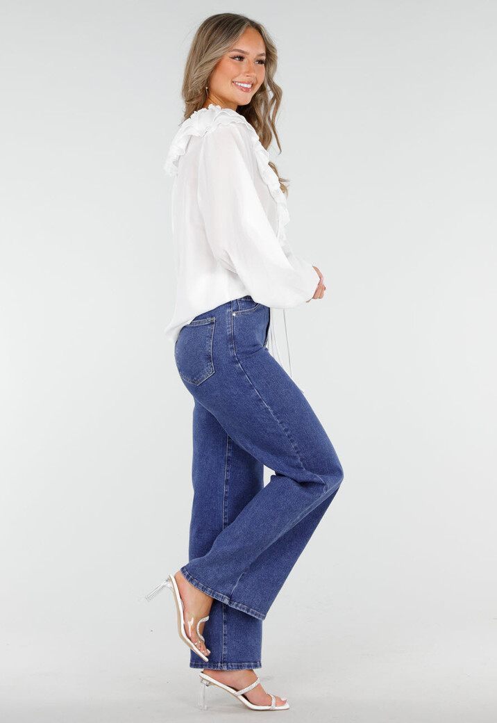 Witte Blouse met Ruches en Vetersluiting bij de Hals