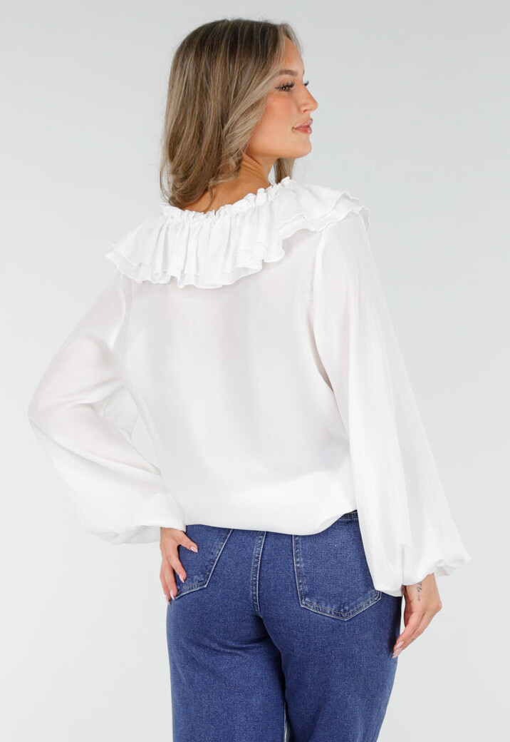Witte Blouse met Ruches en Vetersluiting bij de Hals