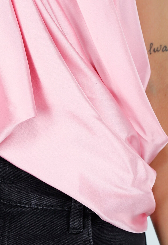 Zachtroze Satijnen Top met Plooien en Spaghettibandjes