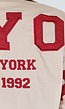 Beige Blouse met Rode NY Patchletters en Knoopsluiting