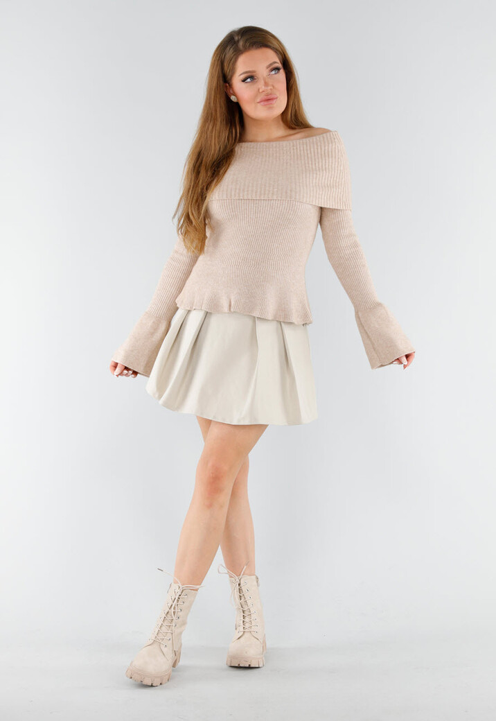 Beige Off Shoulder Gebreide Trui met Uitlopende Mouwen