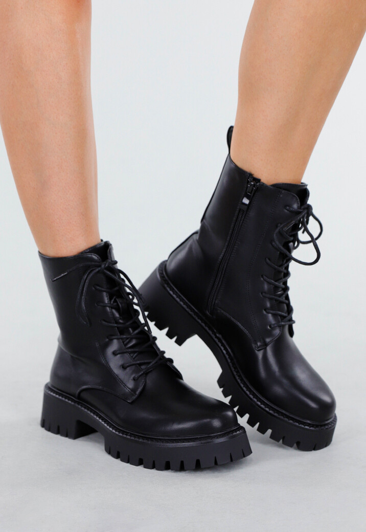 Zwarte Veterlaarzen met Grove Zolen en Rits