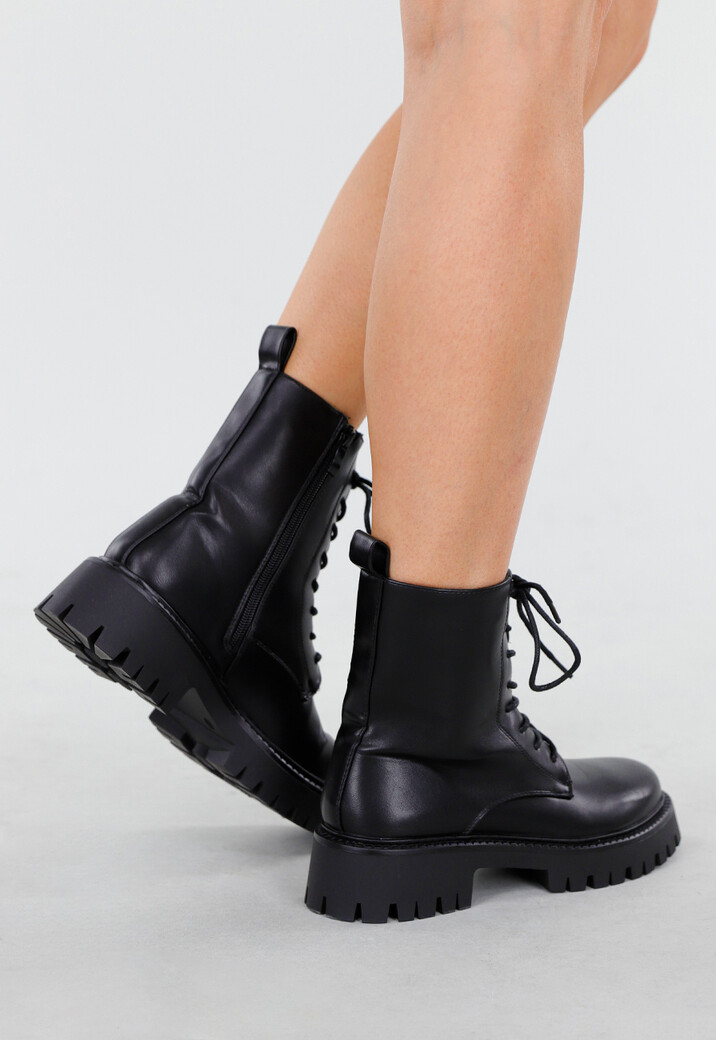 Zwarte Veterlaarzen met Grove Zolen en Rits