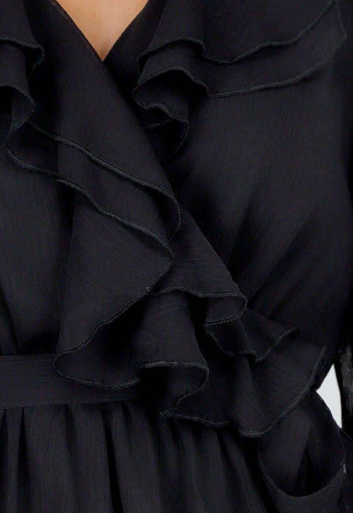 Zwarte Wikkeljurk met Ruches, Kant en Strikceintuur