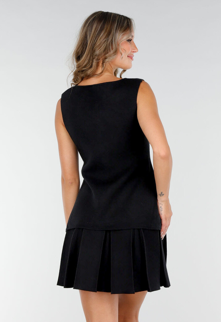 Zwarte Mouwloze Top met Gouden Knopen en Subtiele Split