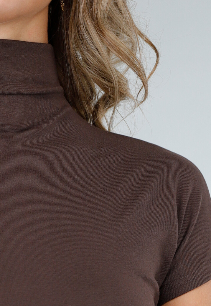 Bruine Stretch Top met Col en Korte Mouwen