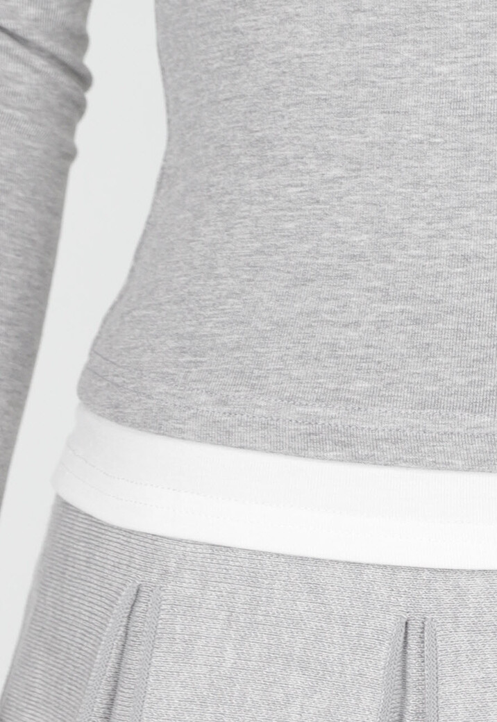 Grijze Longsleeve Top met Witte Boorden aan Hals en Mouwen
