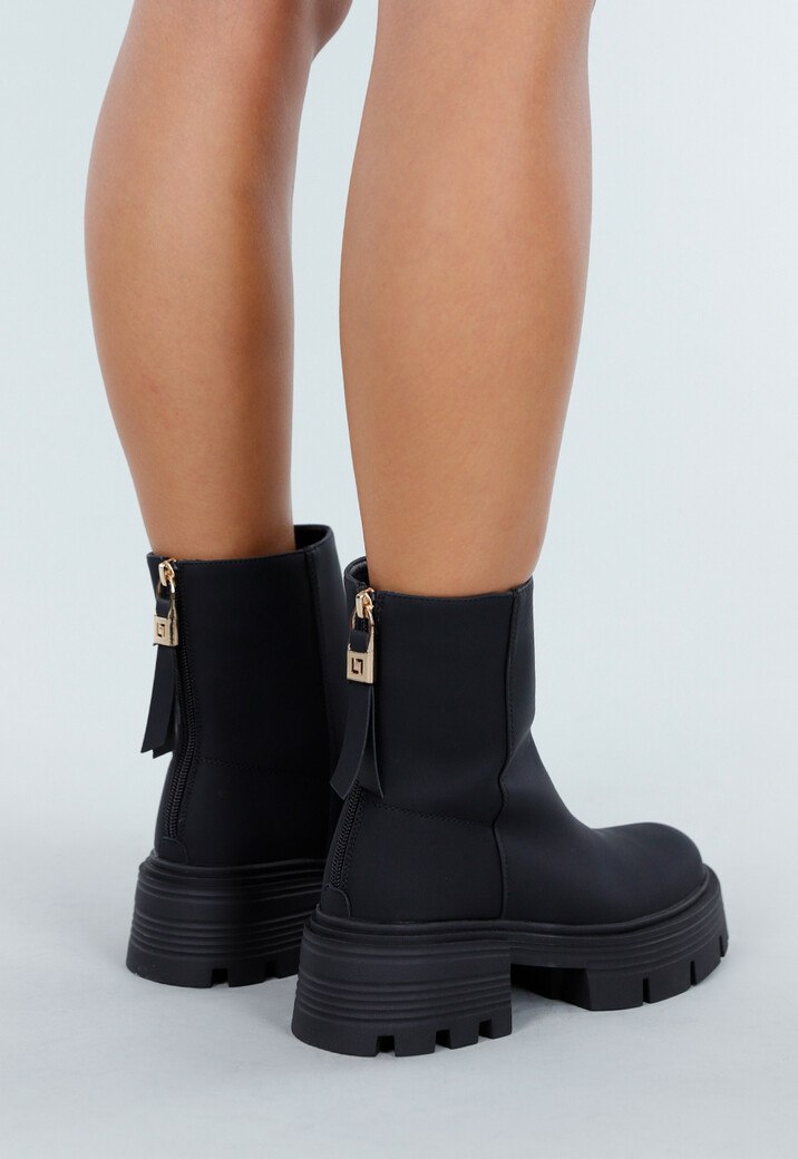 Zwarte Enkellaarsjes met Chunky Zool en Ritsdetail