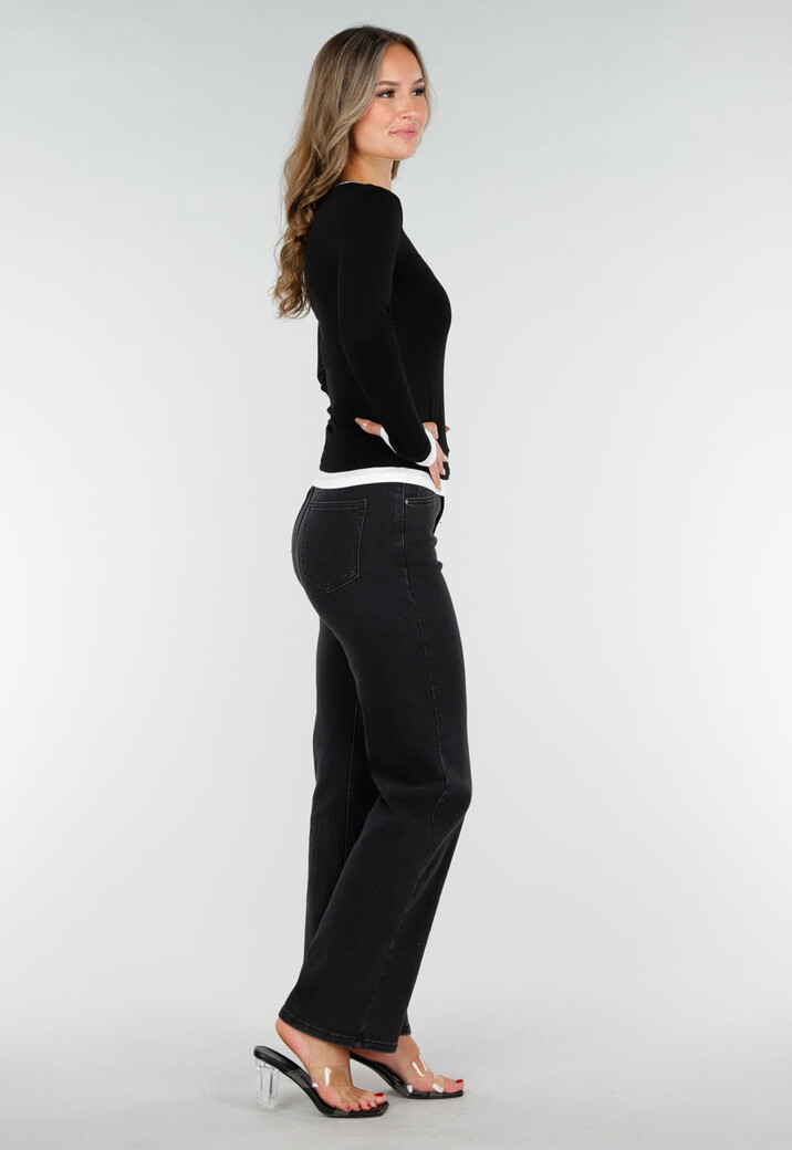 Zwarte Top met Witte Boorden en Lange Mouwen