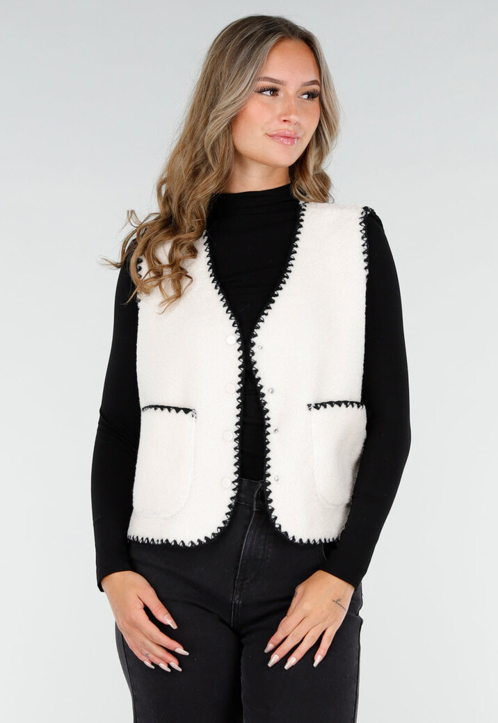 Wit Teddy Gilet met Zwarte Randen en Knoopsluiting