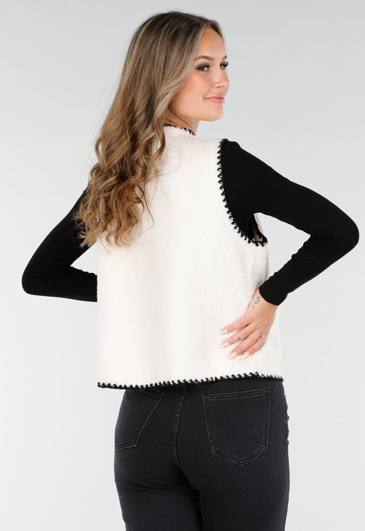 Wit Teddy Gilet met Zwarte Randen en Knoopsluiting