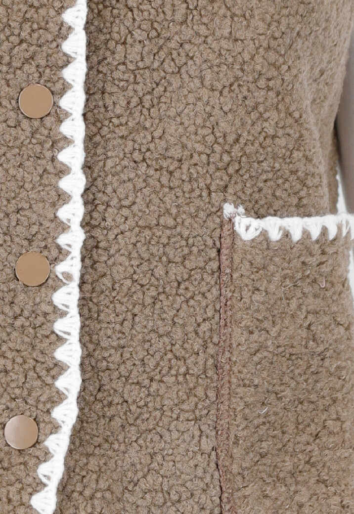 Bruin Teddy Gilet met Witte Randen en Knoopsluiting