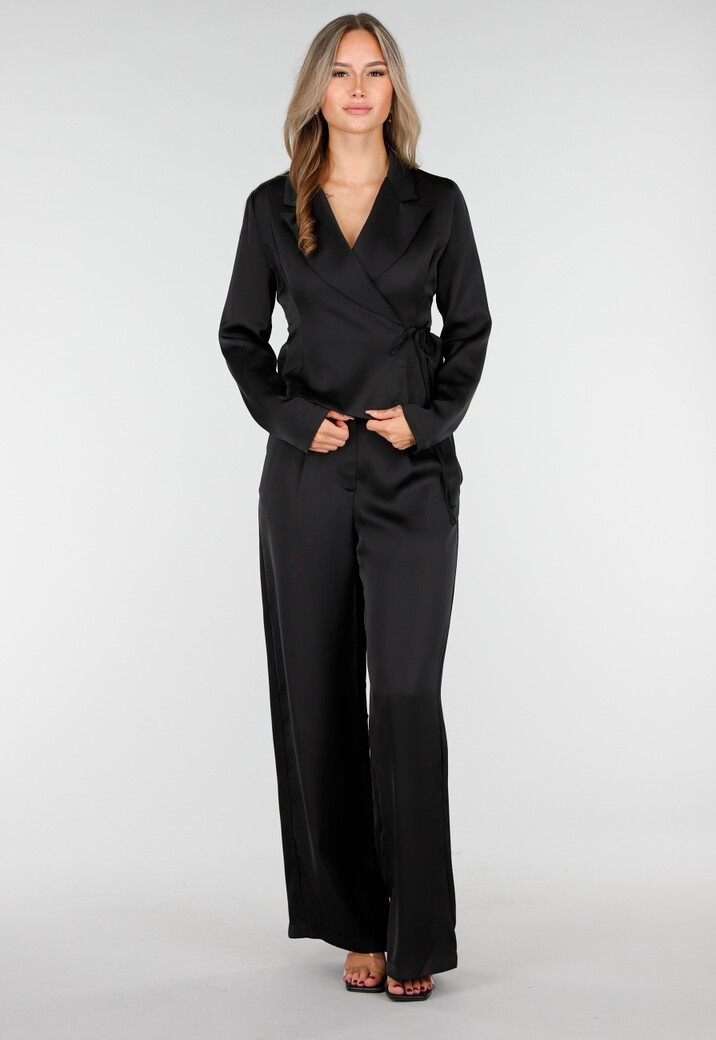 Zwarte Satijnlook Wrap Blazer met Striksluiting