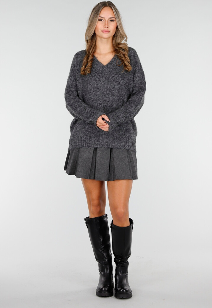 Donkergrijze Zachte Trui met V-Hals en Oversized Pasvorm
