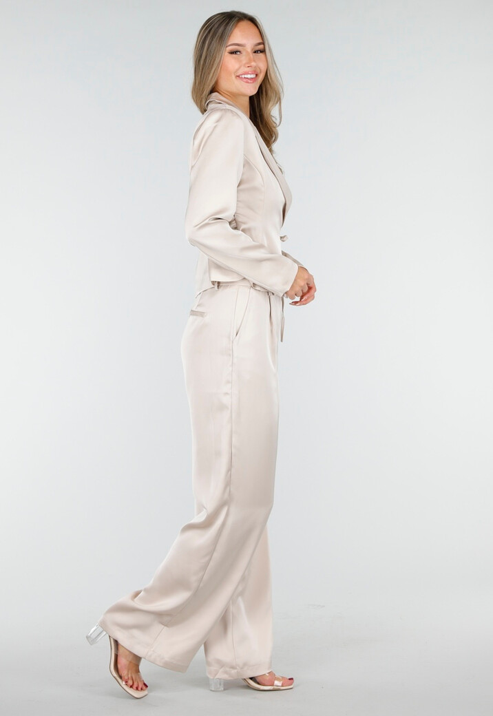 Champagnekleurige Satijnlook Wrap Blazer met Strik