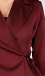 Bordeauxrode Satijnlook Wrap Blazer met Striksluiting