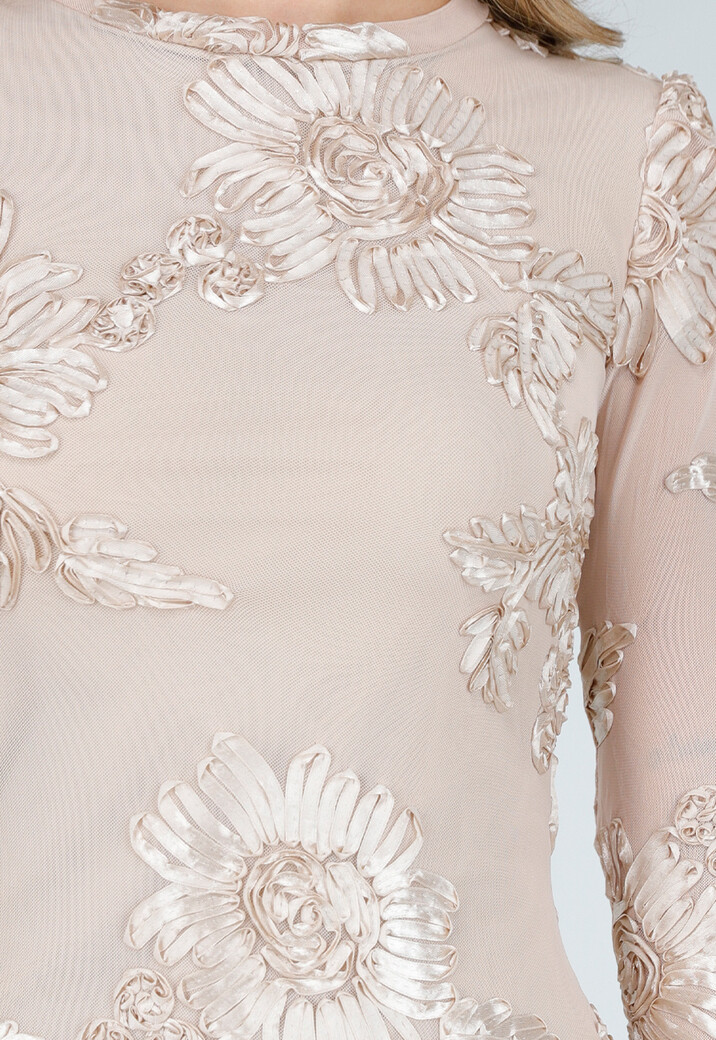 Beige Lange Jurk met Stretch en Glanzende Bloemenstructuur