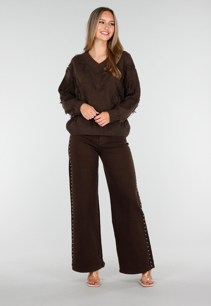 Bruine Trui met V-Hals en Rafel Details