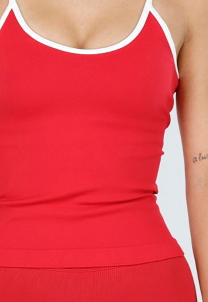 Sportieve Top in Rood met Witte Randen