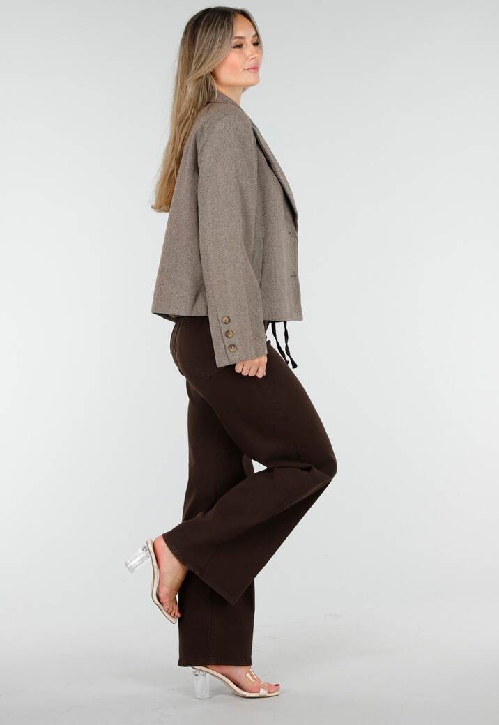 Korte Bruine Jas met Ceintuur en Revers