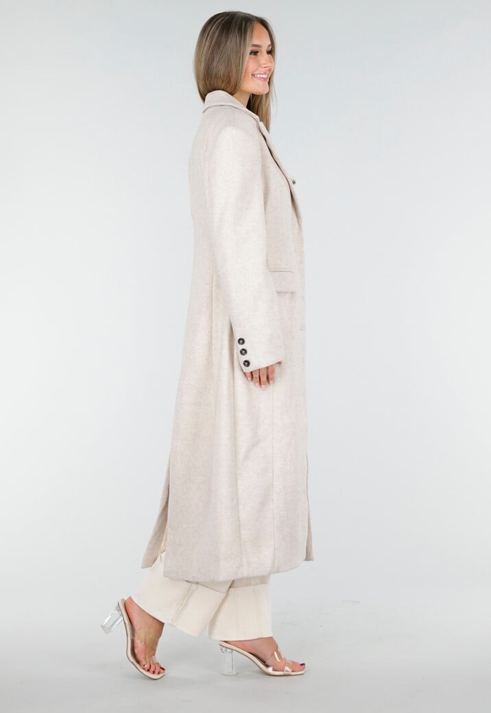 Lange Beige Jas met Zwarte Knopen en Klepzakken