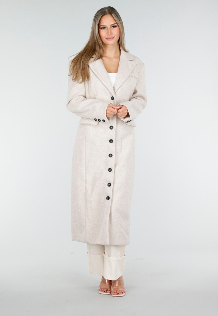 Lange Beige Jas met Zwarte Knopen en Klepzakken