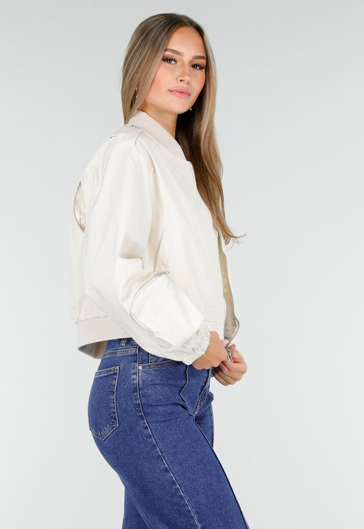 Beige Bomberjas met Rits en Cargo Zakken op de Mouwen