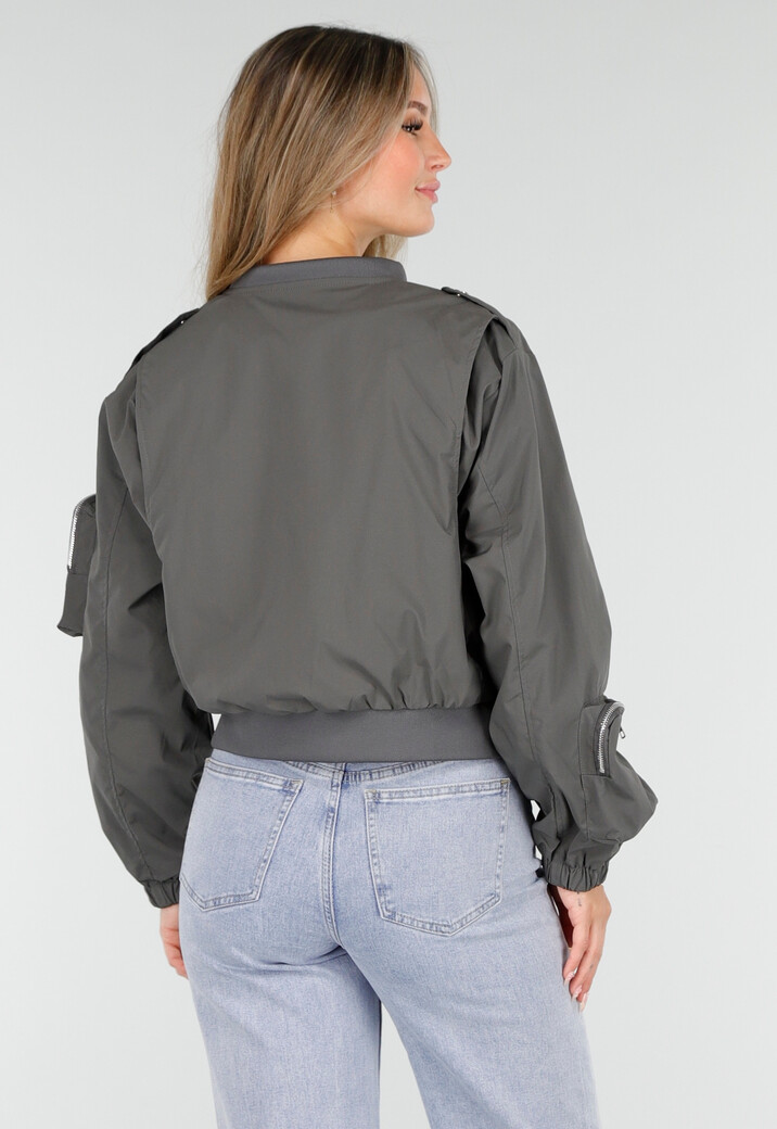 Grijze Bomberjas met Rits en Zakdetails op de Mouwen