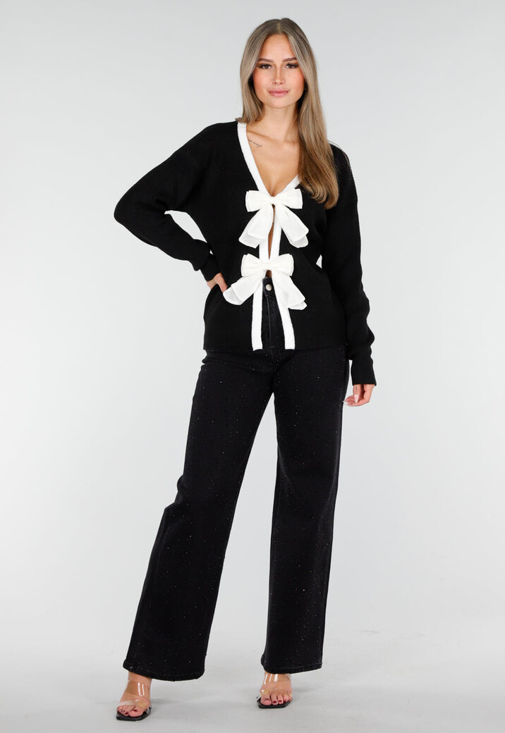 Zwarte Cardigan met Witte Striksluiting en Lange Mouwen