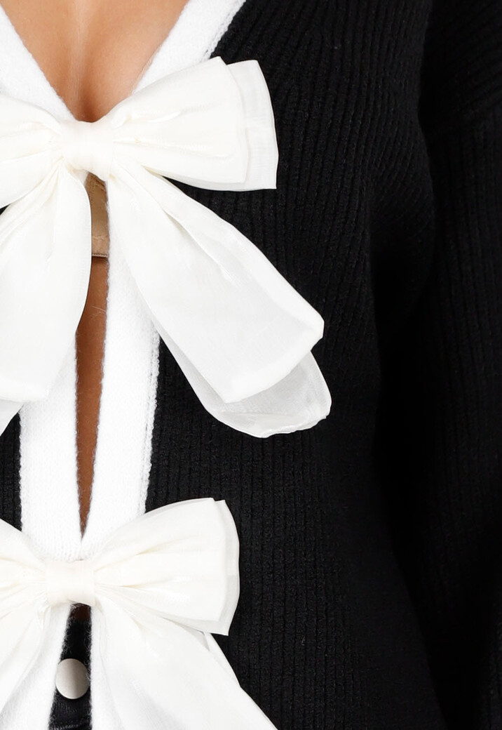 Zwarte Cardigan met Witte Striksluiting en Lange Mouwen