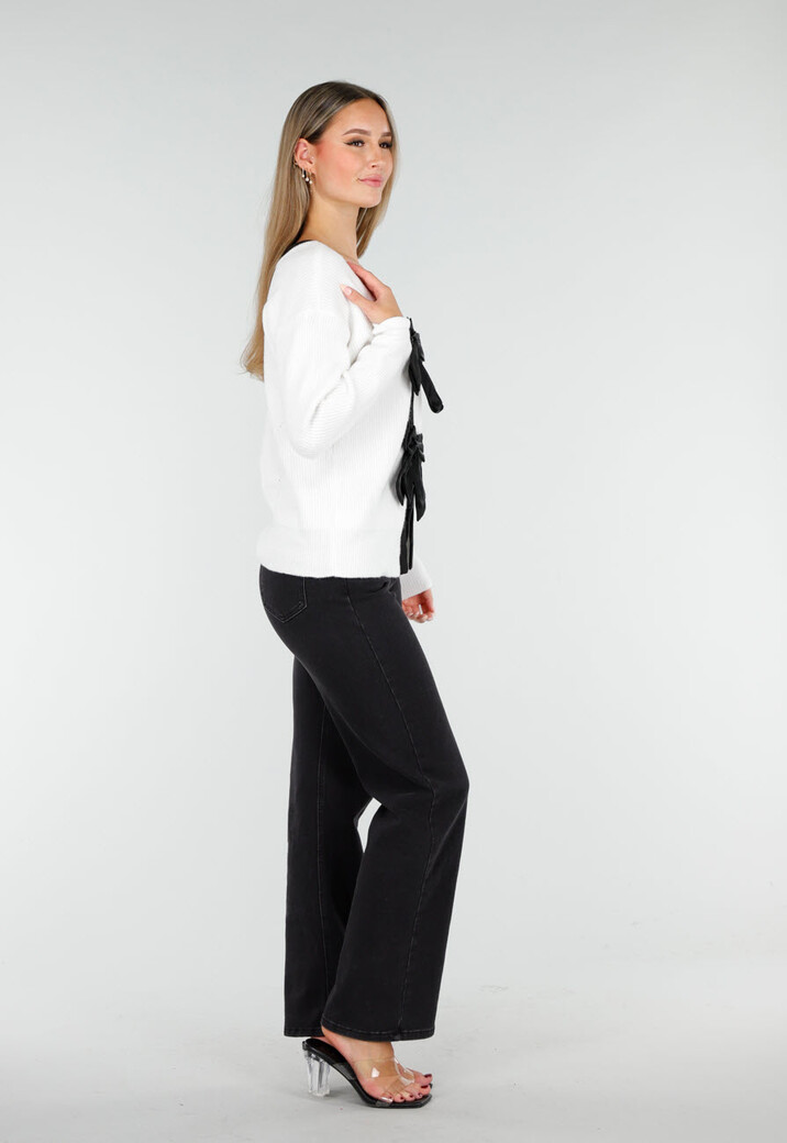 Witte Cardigan met Zwarte Strikken en Lange Mouwen