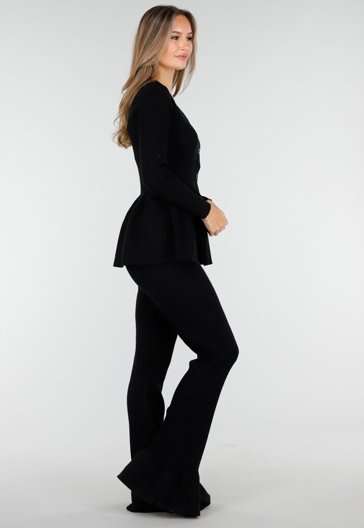 Zwarte Two-Piece Set met Uitlopende Top en Geribde Flare Broek