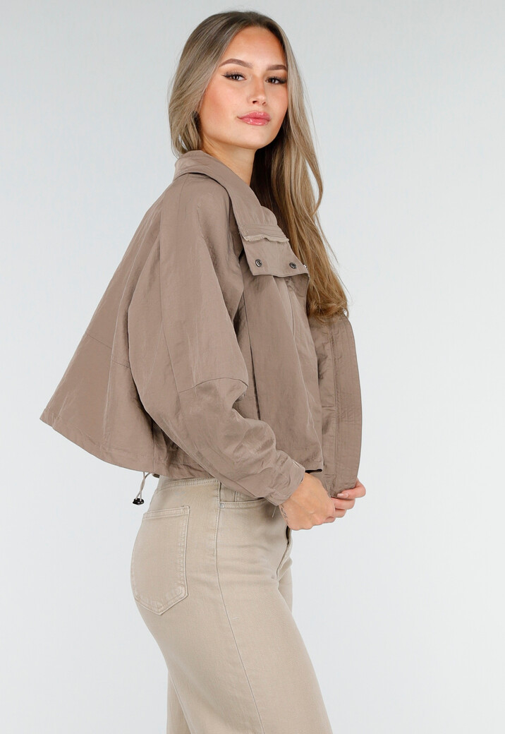 Taupekleurig Cropped Jack met Brede Overslagsluiting